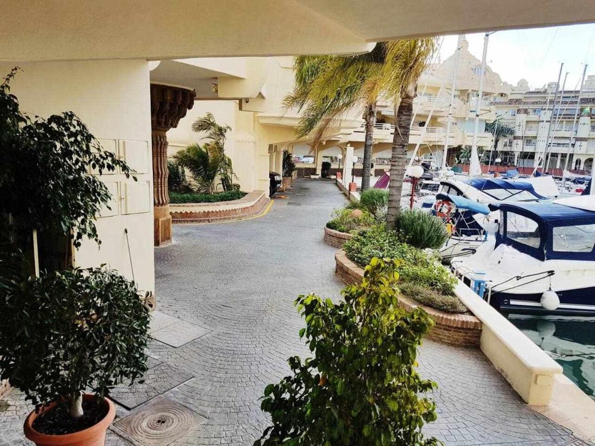 Lujoso Apartamento En De La Isla De Puerto Marina Benalmadena Exterior photo
